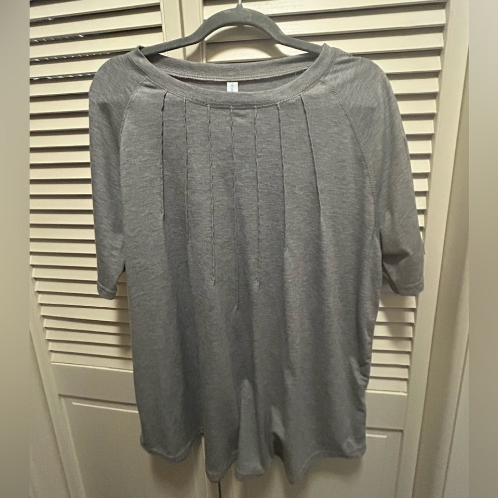 Stylish Gray Short Sleeve Women's Top
